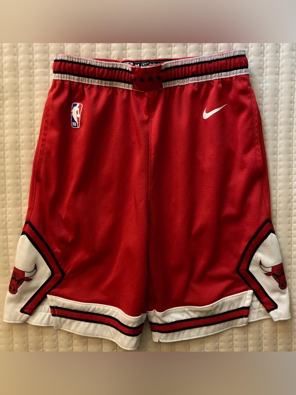 Chicago Bulls Away Nike Swingman Basketball Shorts Youth Medium Red NBA Chi Town